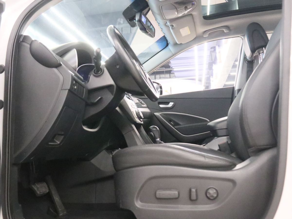 Hyundai Santa Fe 2015 car image #12