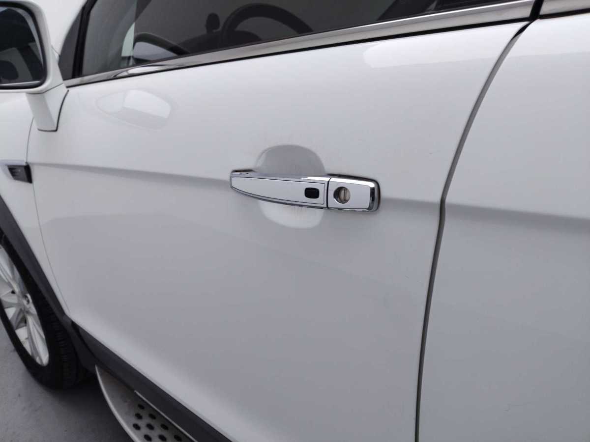 Chevrolet Captiva 2016 car image #12