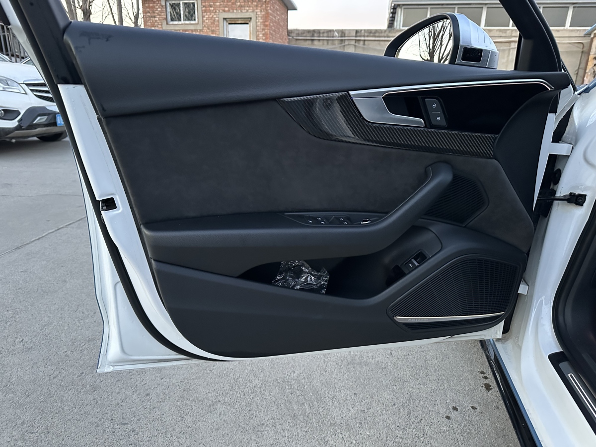 Audi A4L 2022 car image #12