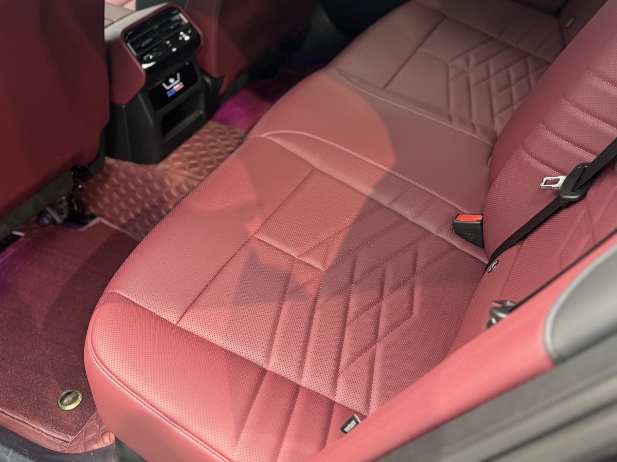 BMW i5 2025 car image #12