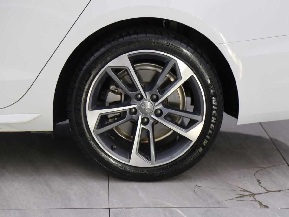 Audi A4L 2020 car image #12