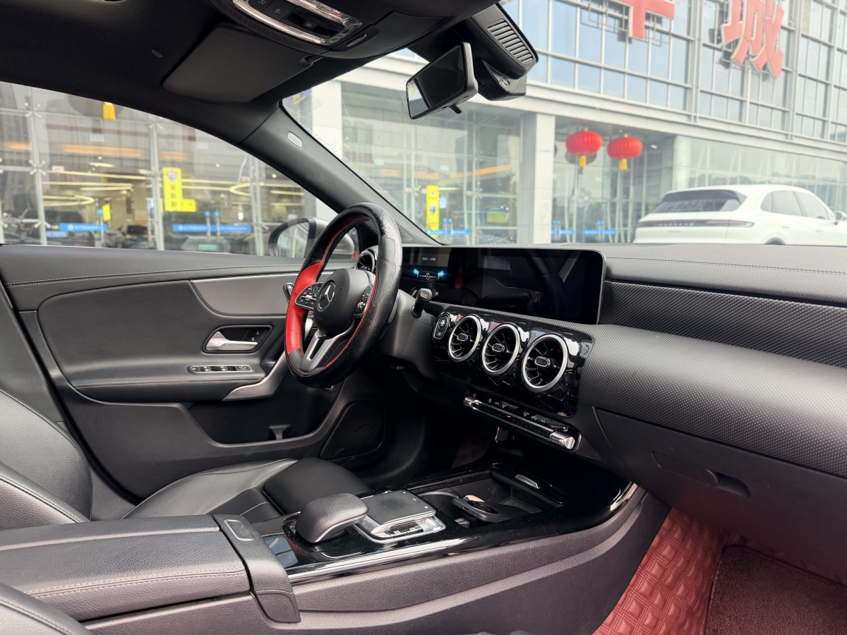 Mercedes-Benz A Class 2019 car image #12