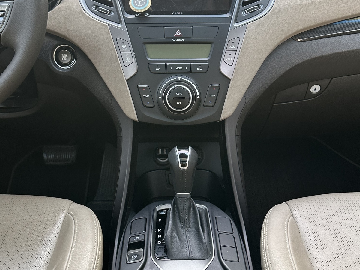 Hyundai Santa Fe 2015 car image #12