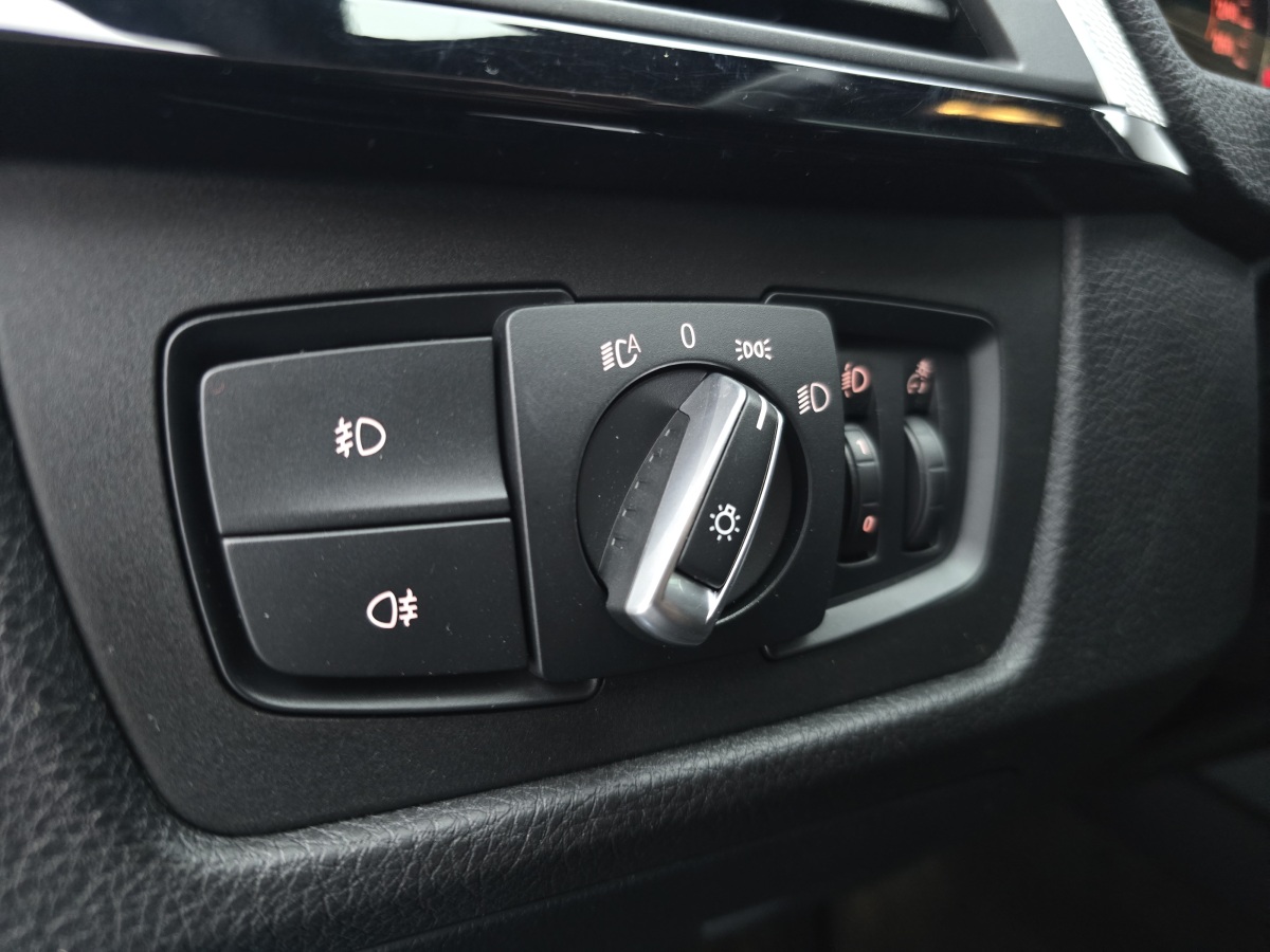 BMW 3 Series GT 2018 immagine di auto #12