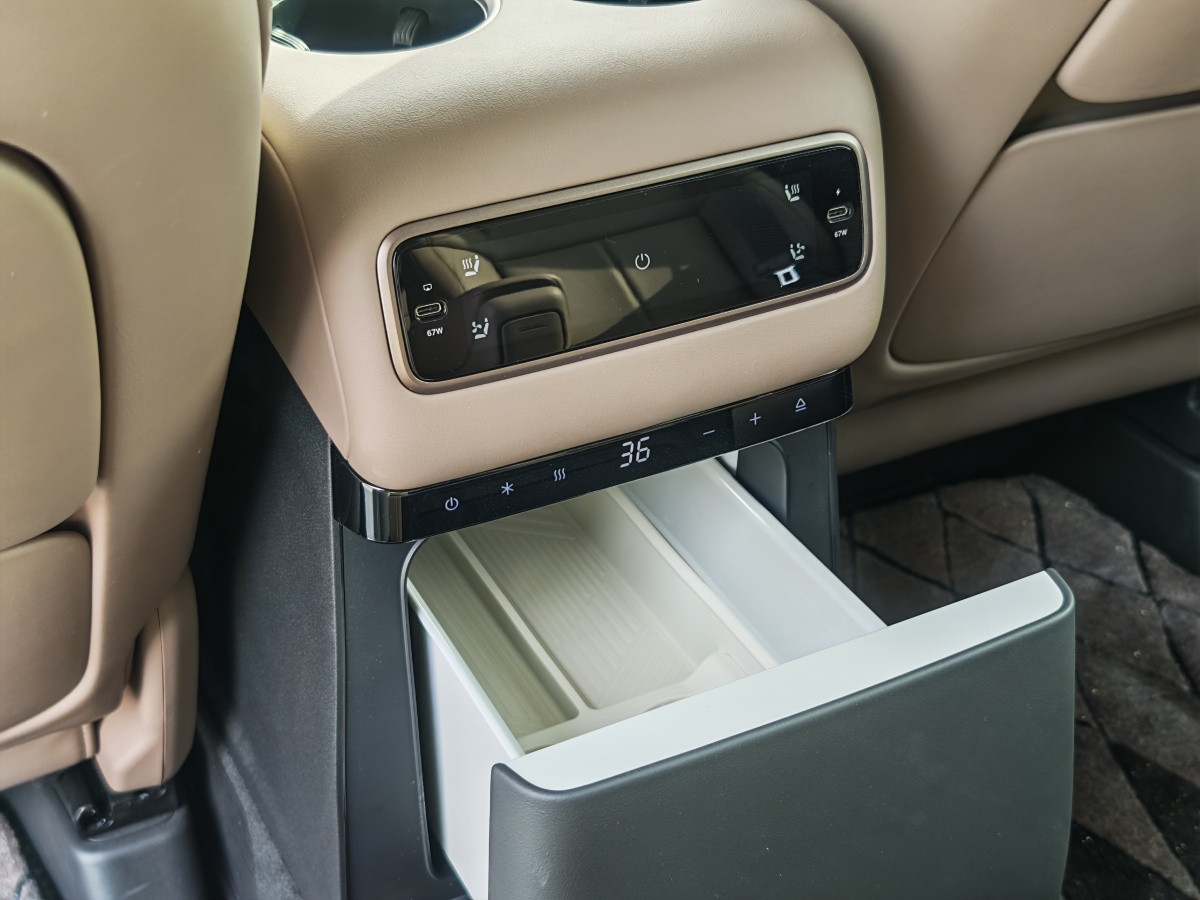 理想汽车 理想MEGA 2025 汽车图片 #12