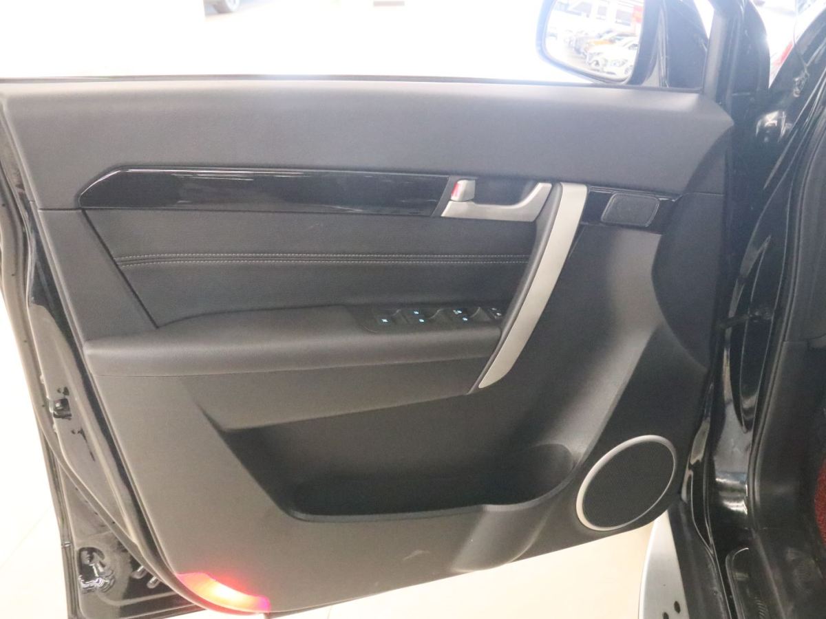 Chevrolet Captiva 2016 car image #12