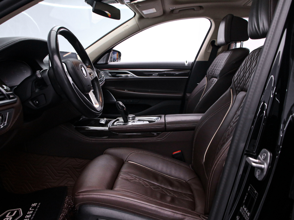 BMW 7 Series 2021 car image #12