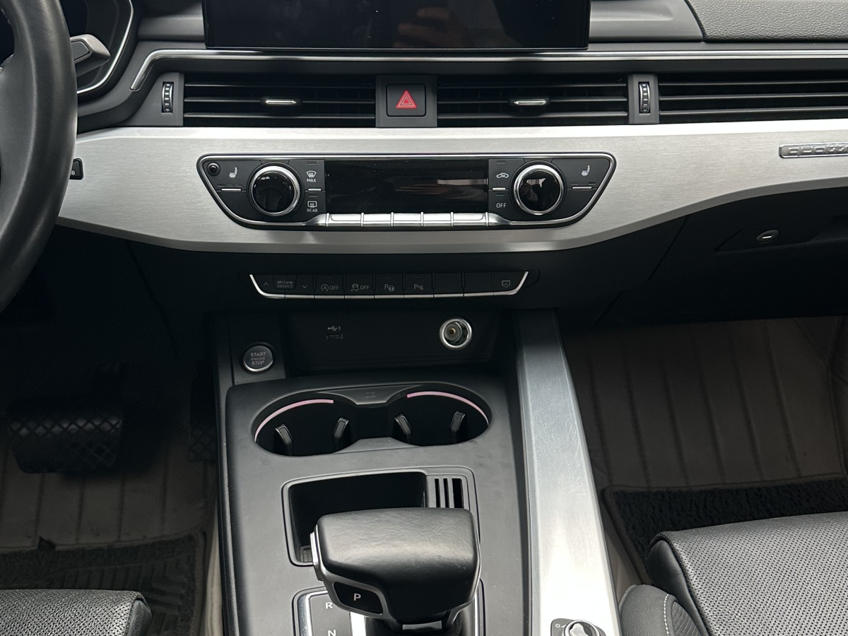 Audi A4L 2020 car image #12