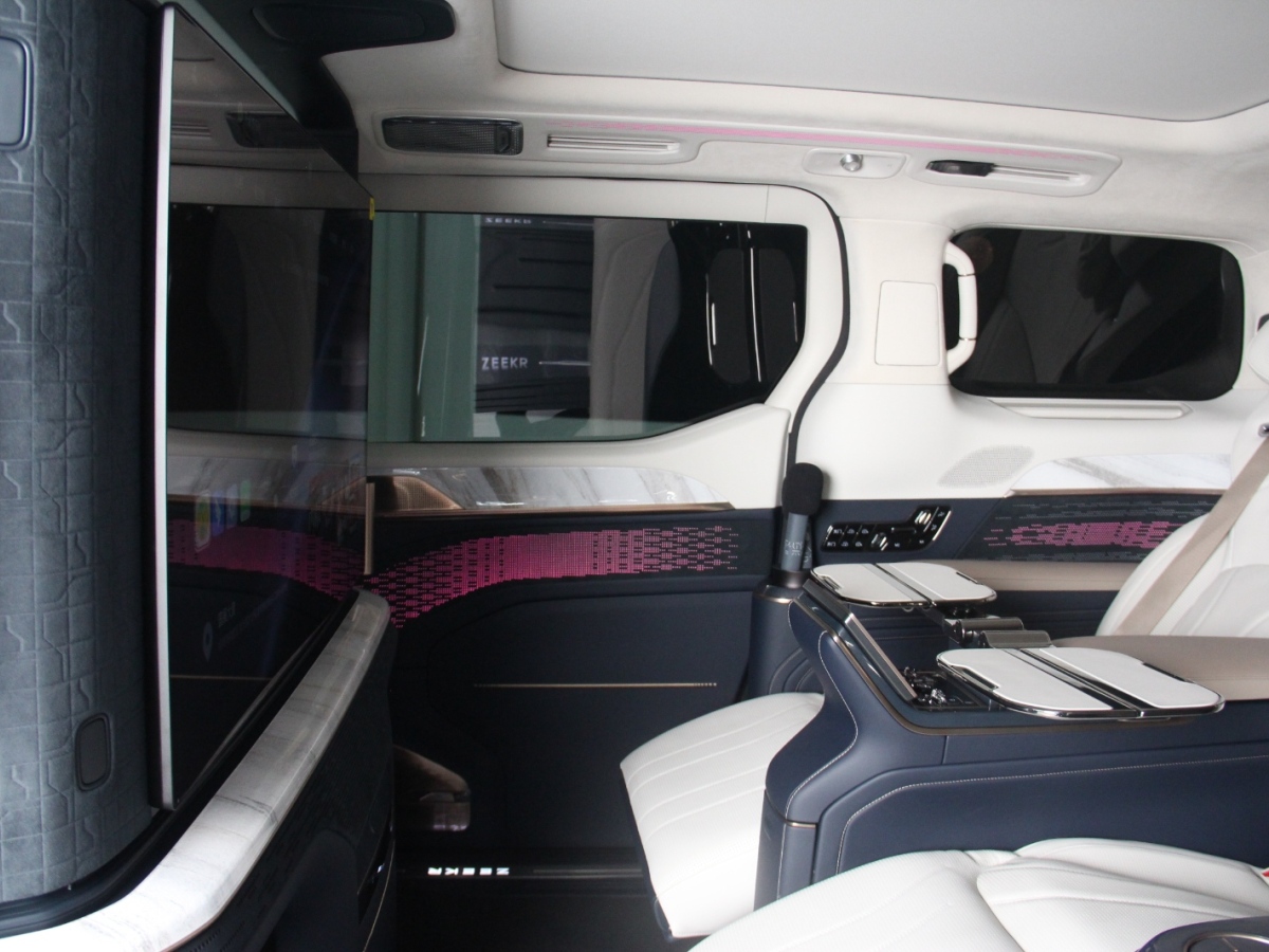 极氪 极氪009 2025 汽车图片 #12