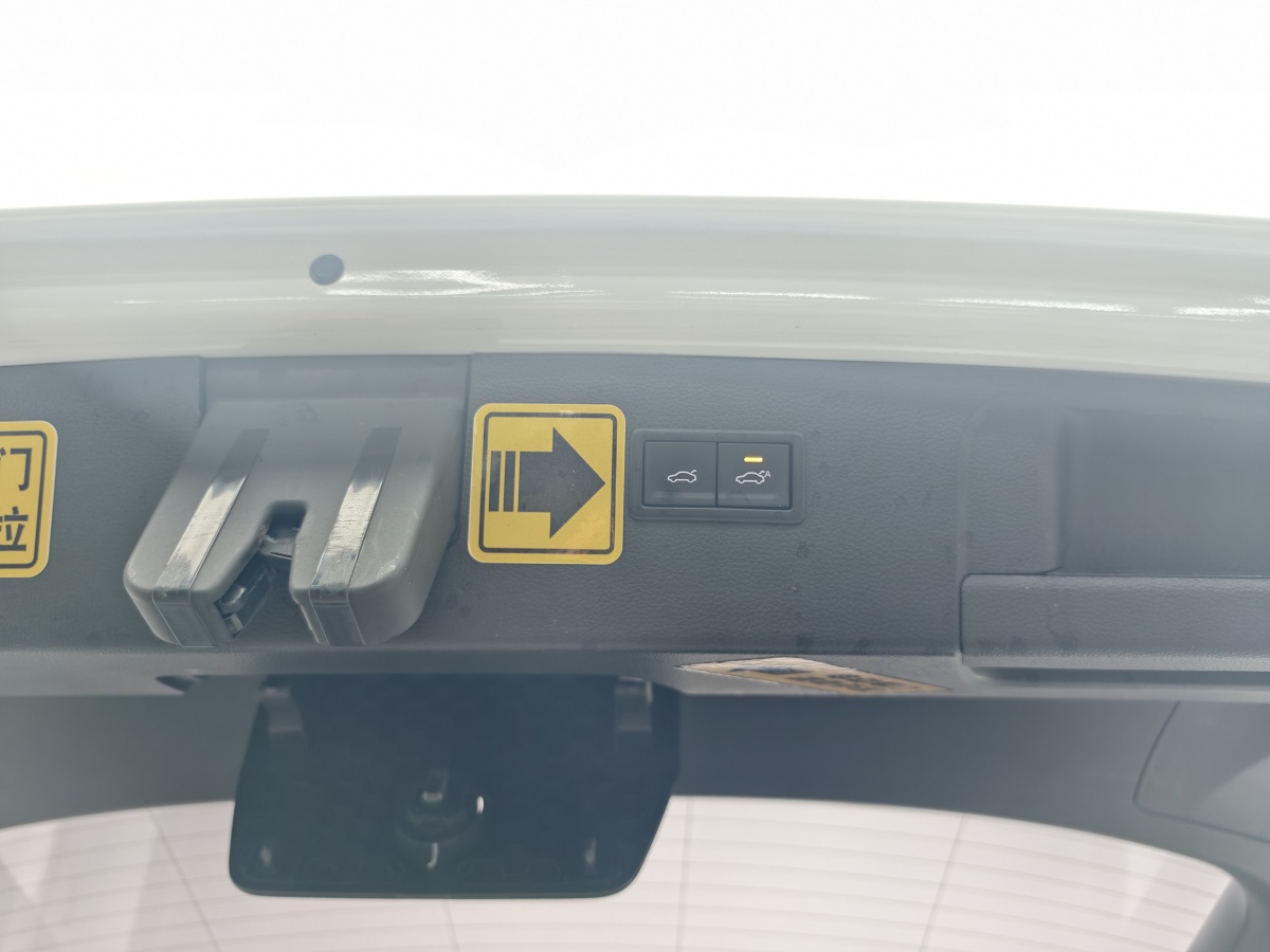 Volkswagen Tiguan L 2018 immagine di auto #12