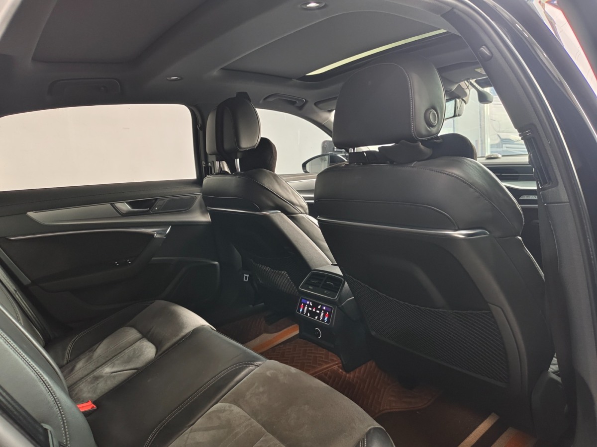 Audi 2019 car image #12