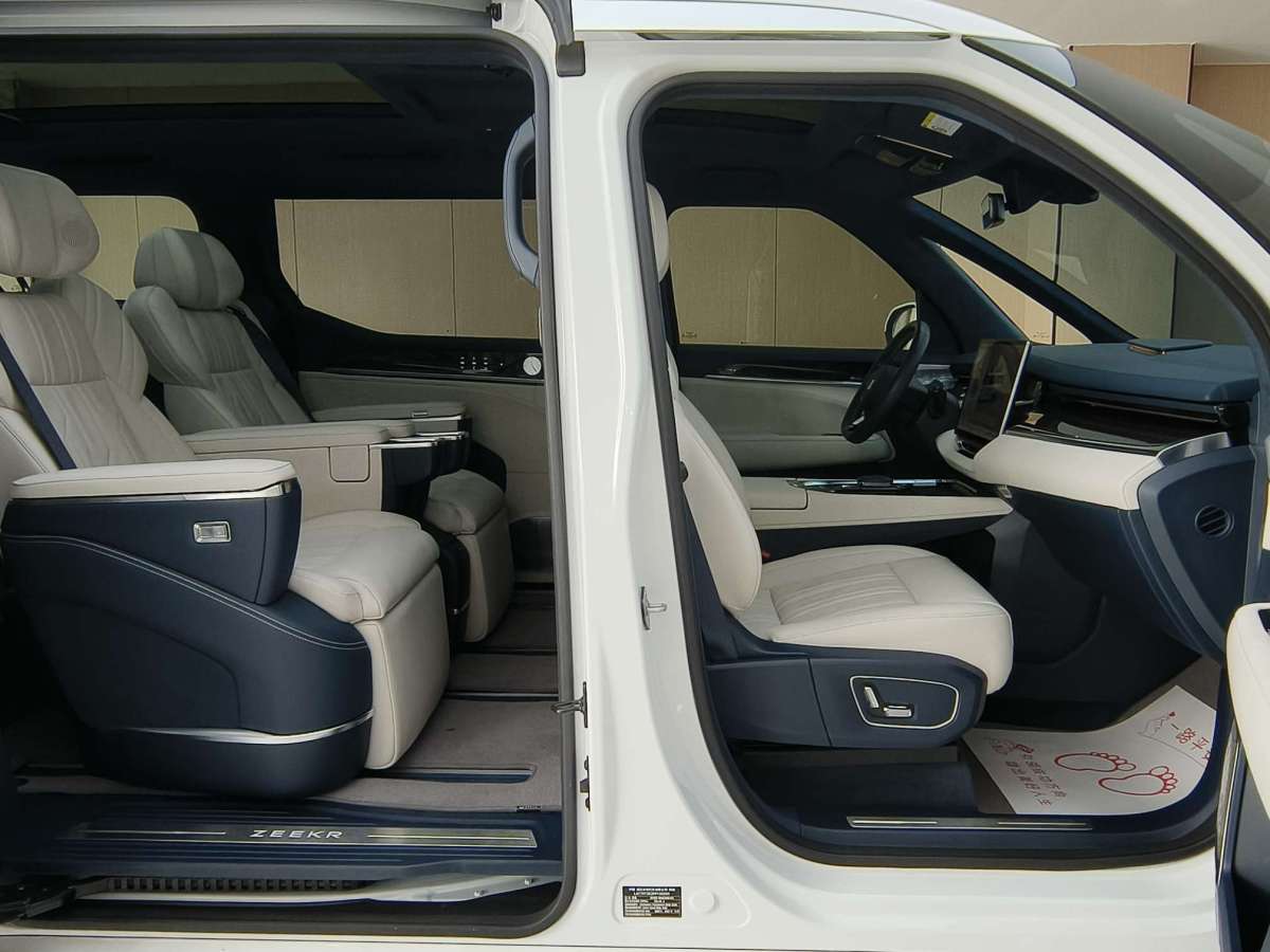 极氪 极氪009 2024 汽车图片 #12