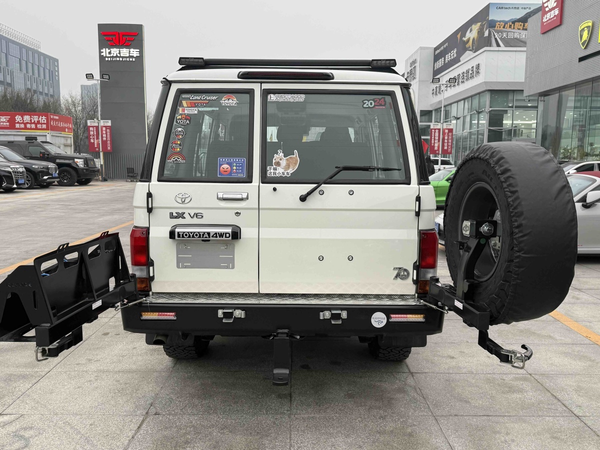 Toyota FJ Cruiser 2025 car image #12