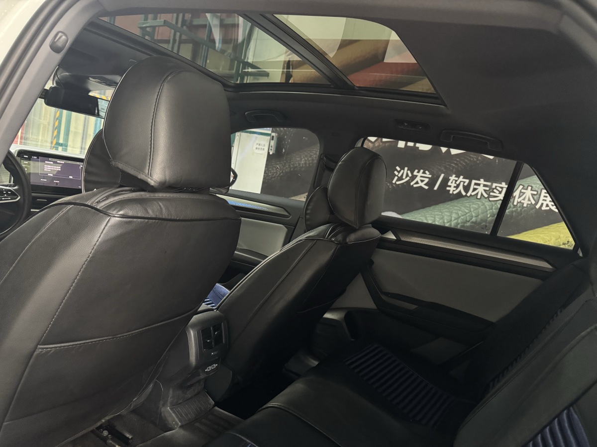 Volkswagen T-Roc 2025 car image #12