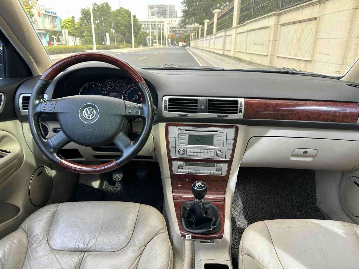 Volkswagen Passat Lingyu 2012 car image #12