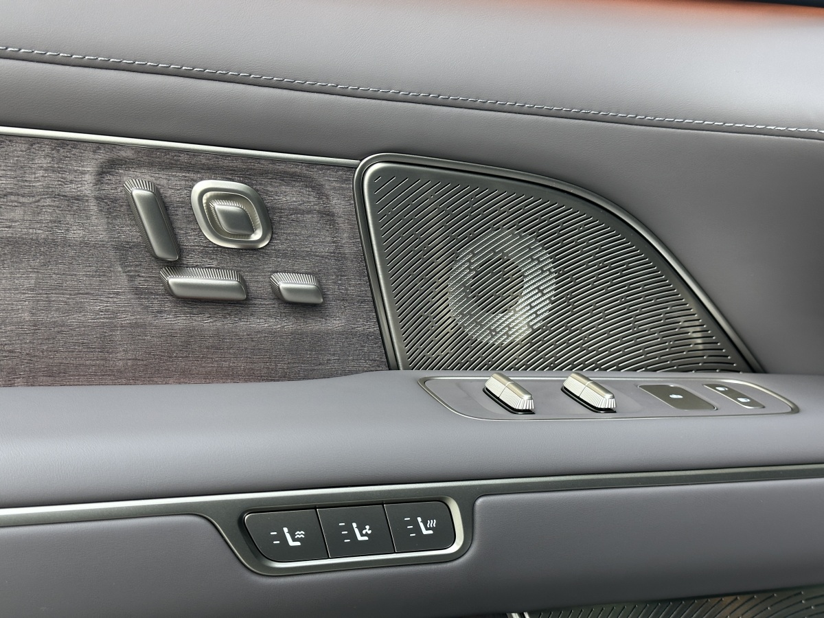 蔚来 蔚来ES8 2026 汽车图片 #12