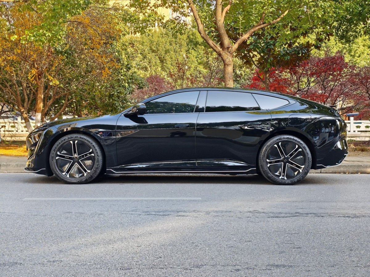 Avatr 12 2023 car image #12