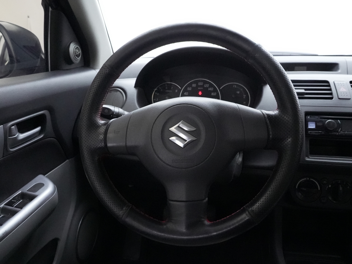 Suzuki Swift 2014 car image #12