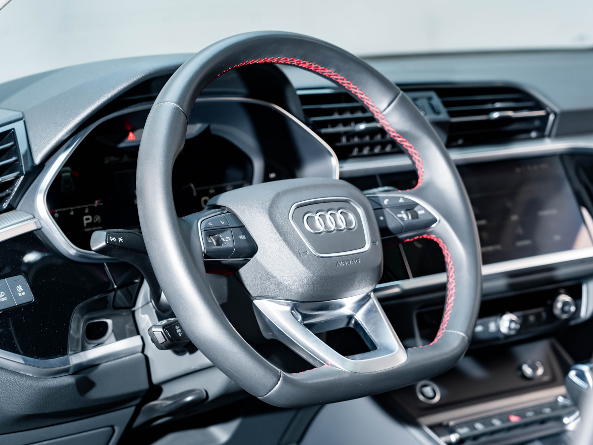 Audi Q3 2023 car image #12