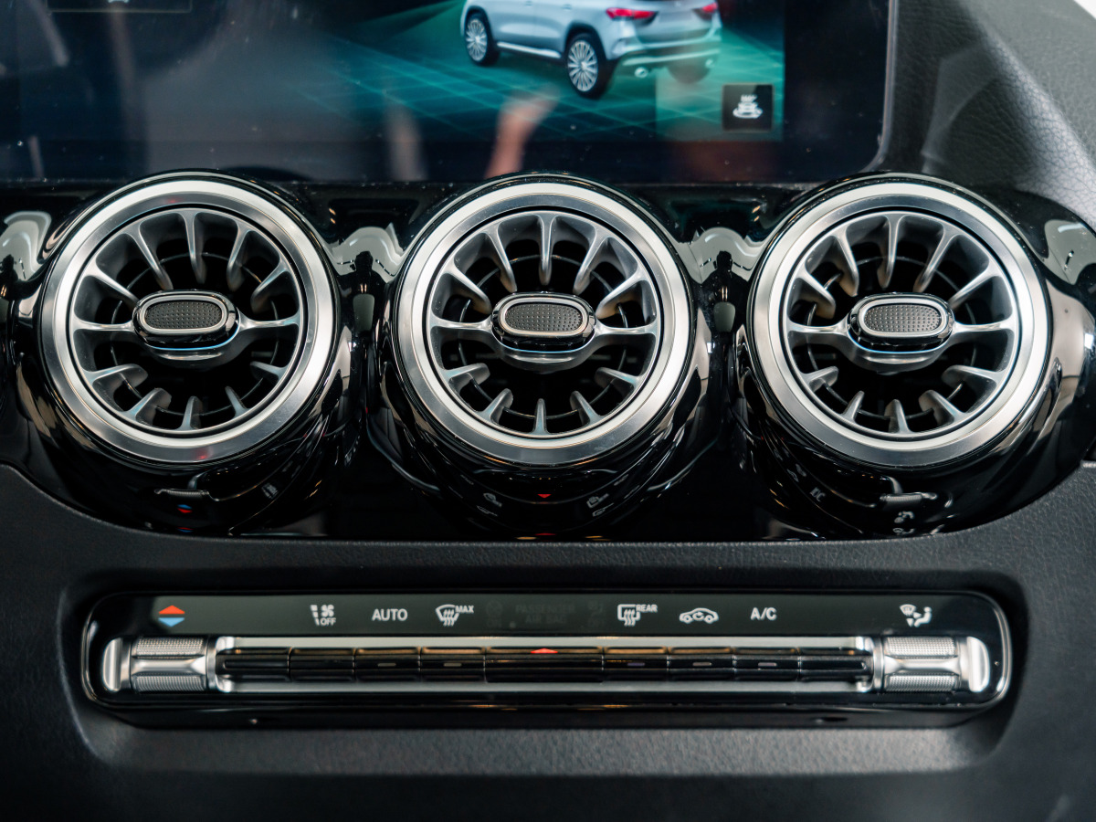 Mercedes-Benz GLA AMG 2023 car image #12