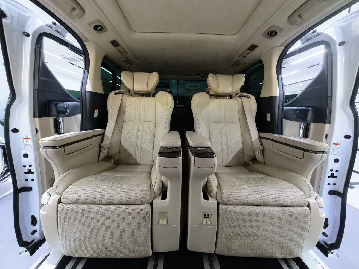 Toyota Vellfire 2021 car image #12