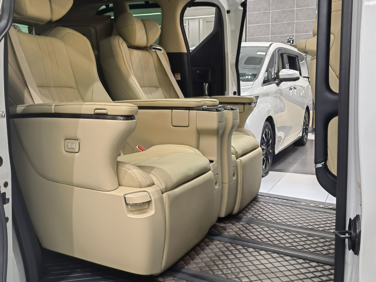 Toyota Vellfire 2022 car image #12