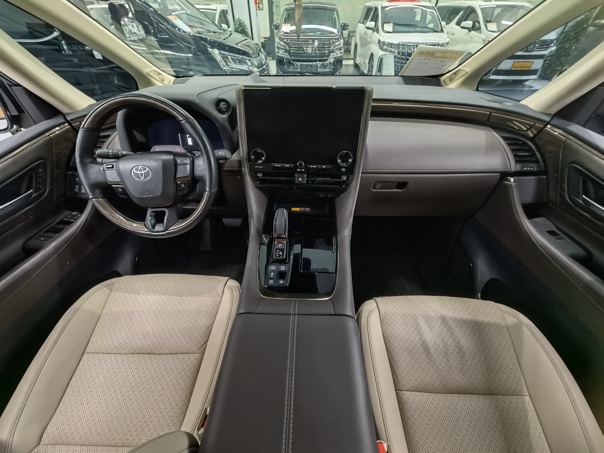 Toyota Alphard 2024 car image #12