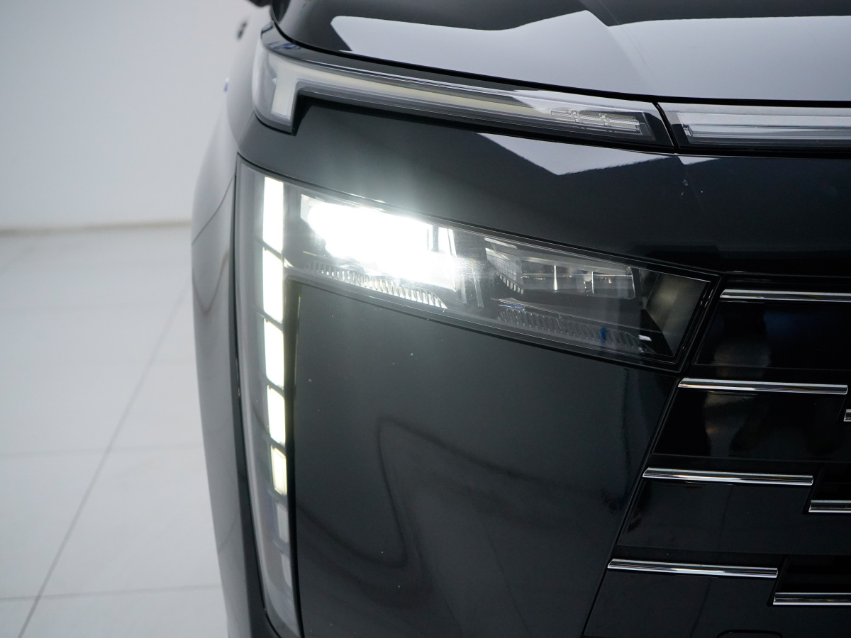 GAC Trumpchi E8 New Energy 2024 car image #12