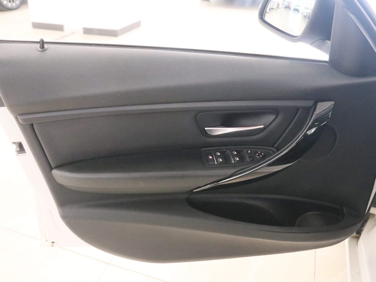 BMW 3 Series 2016 #12 BMW 3 Series 2016 car image #12