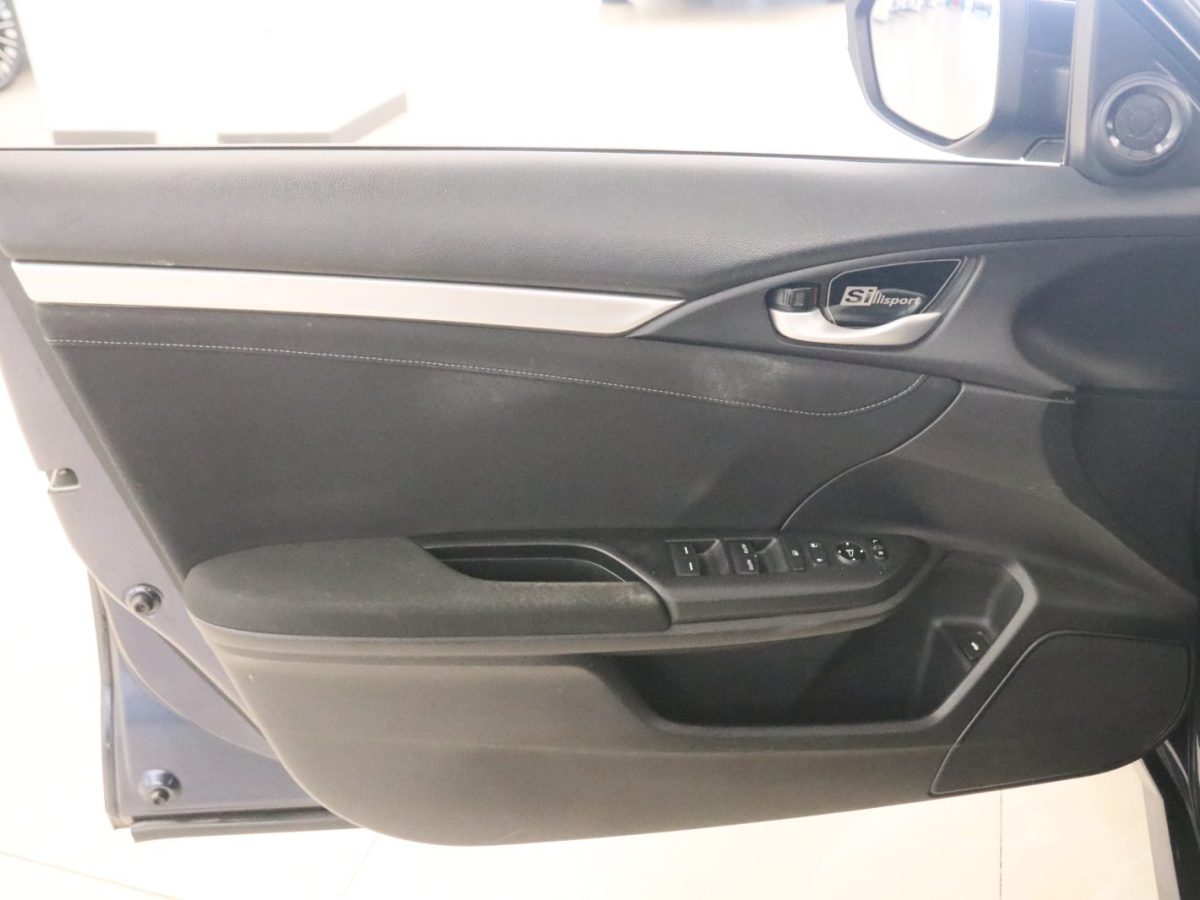 Honda Civic 2017 car image #12