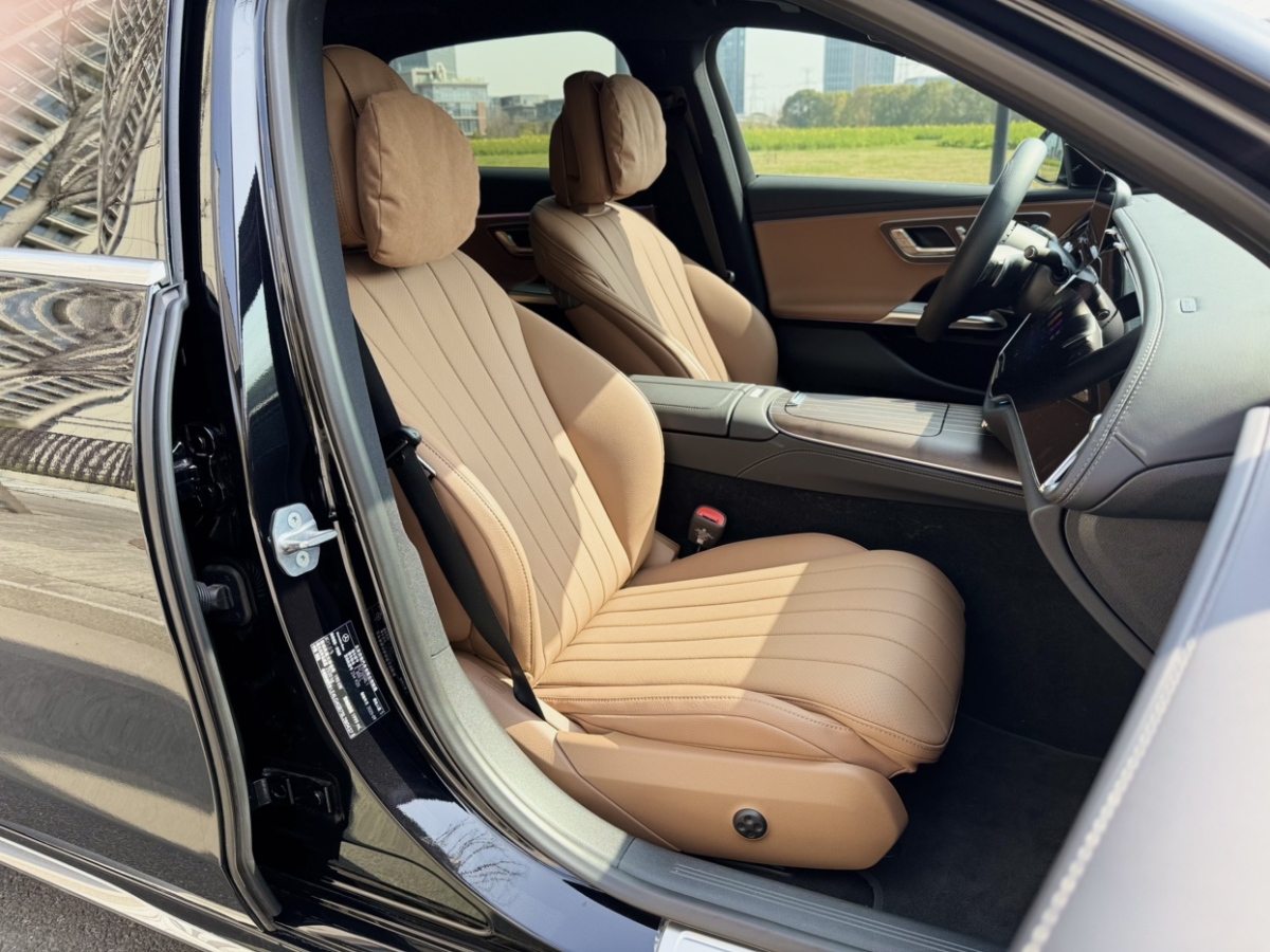 Mercedes-Benz E Class 2025 car image #12