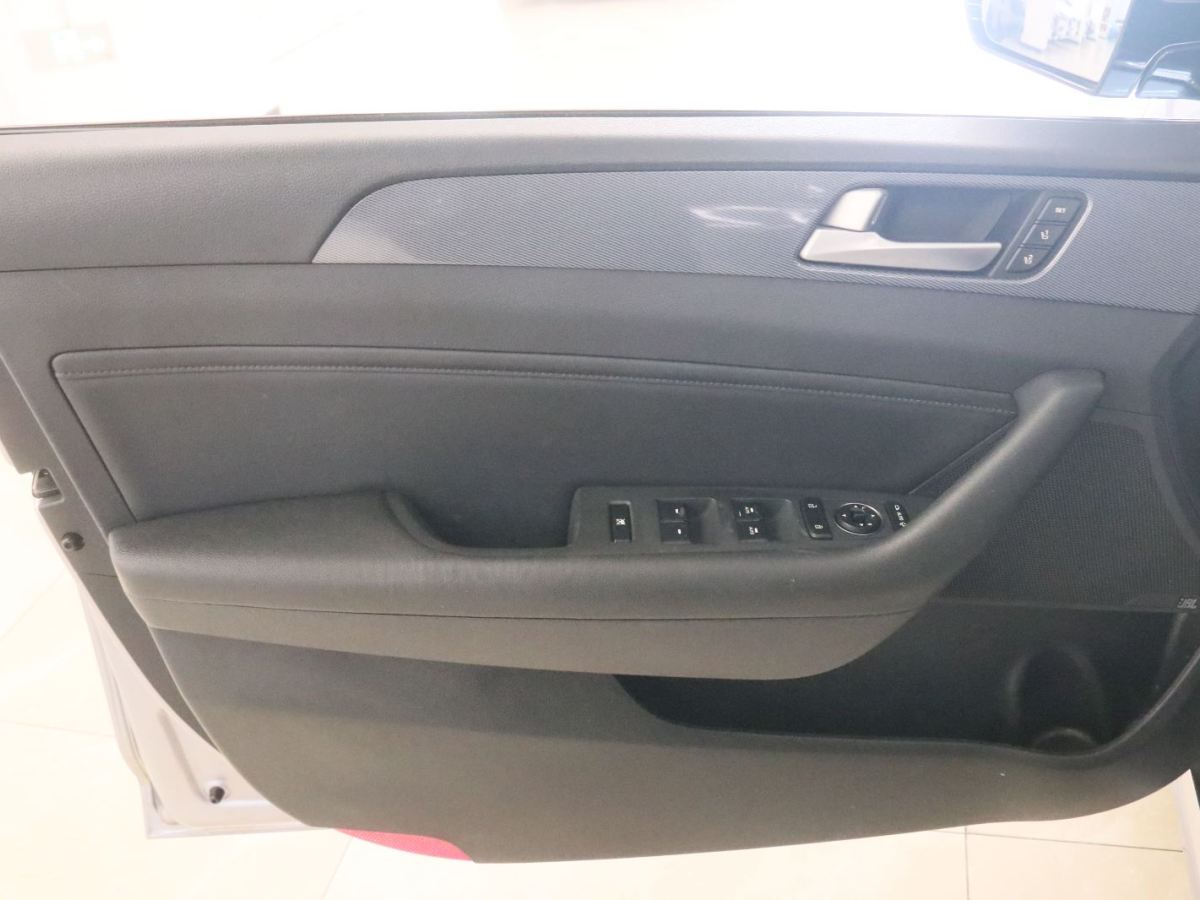 Hyundai Sonata 2015 immagine di auto #12