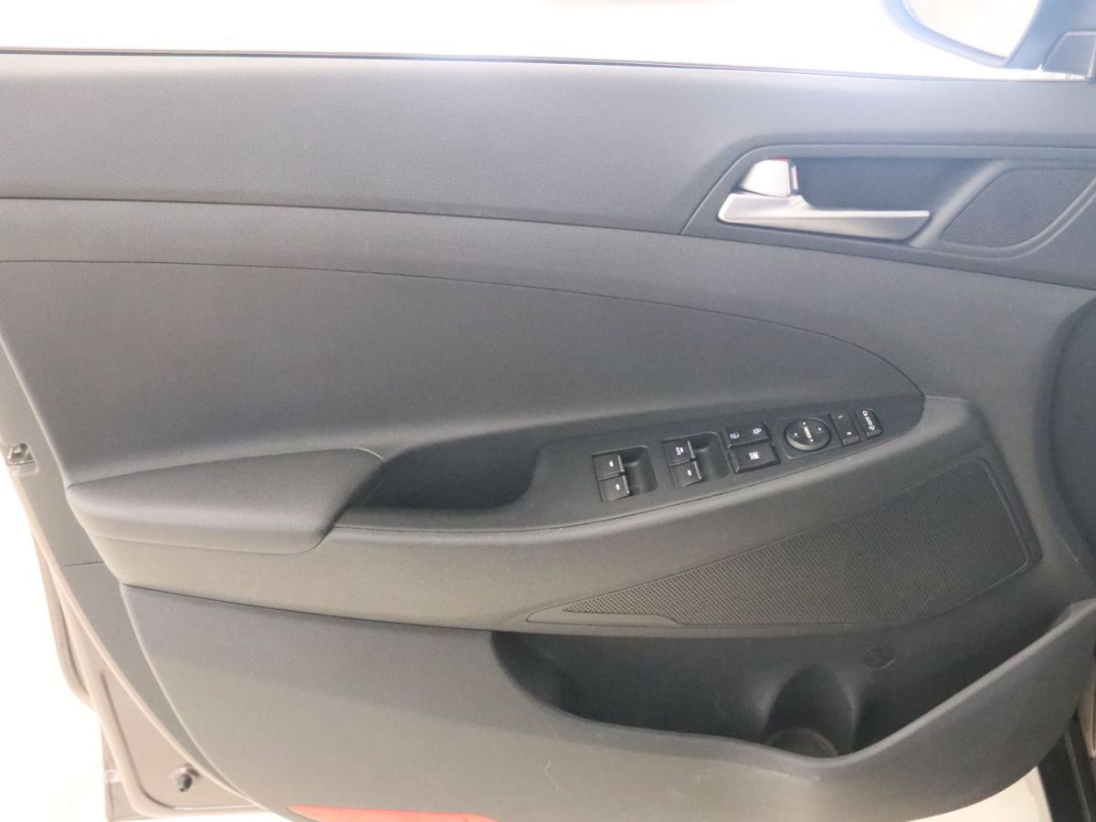 Hyundai Tucson 2015 car image #12