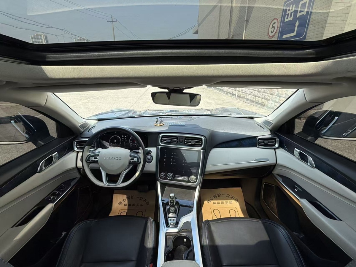 Lynk & Co 01 2019 #12 Lynk & Co 01 2019 car image #12