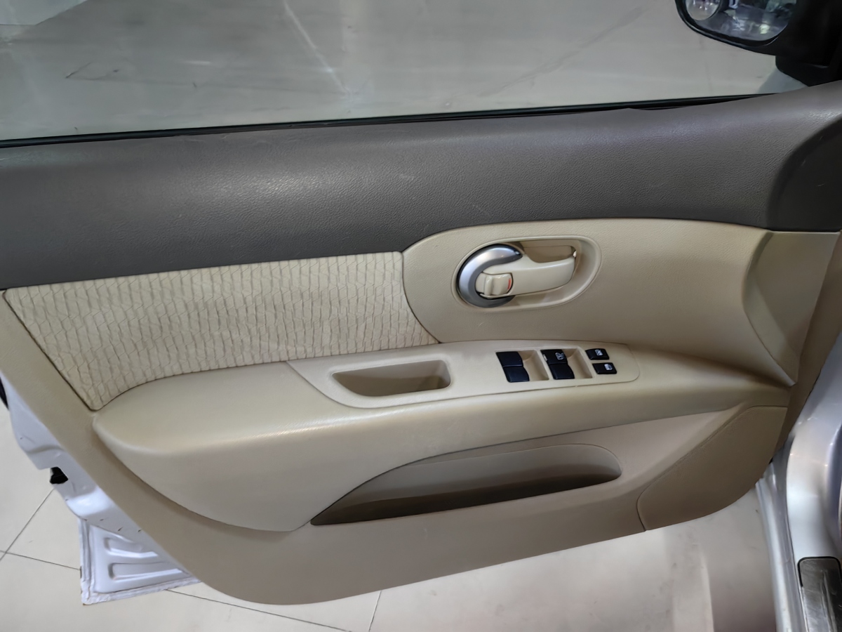 日产 骊威 2012 汽车图片 #12