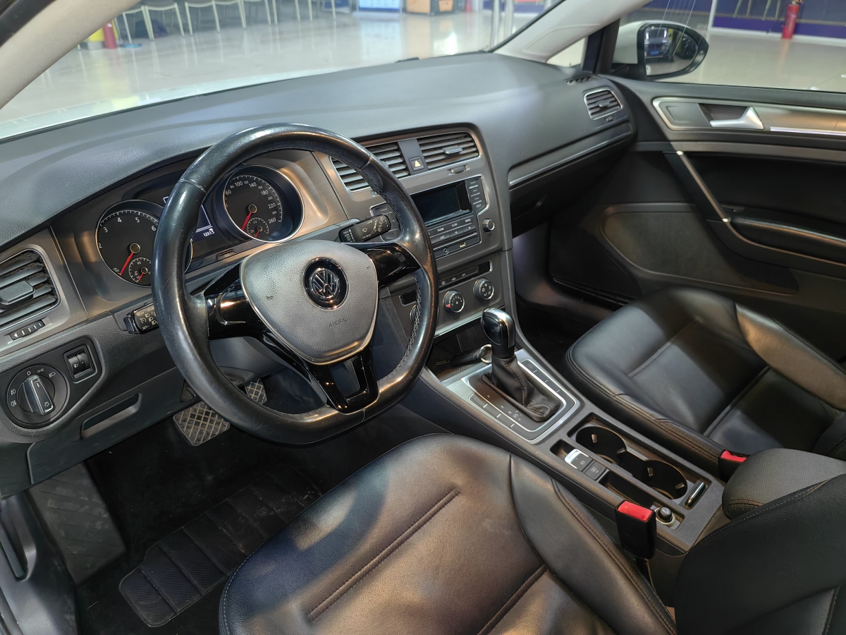 Volkswagen 2015 car image #12