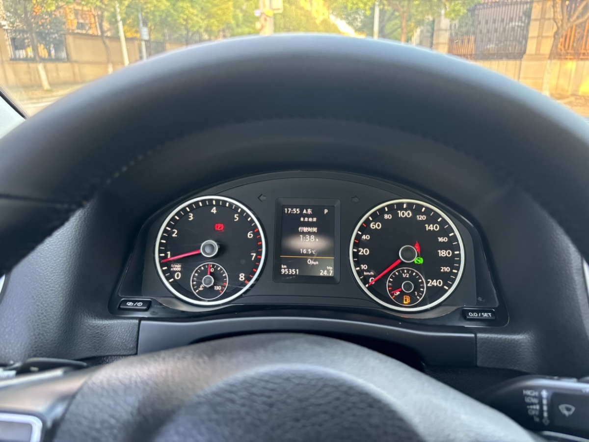 Volkswagen Tiguan 2017 car image #12