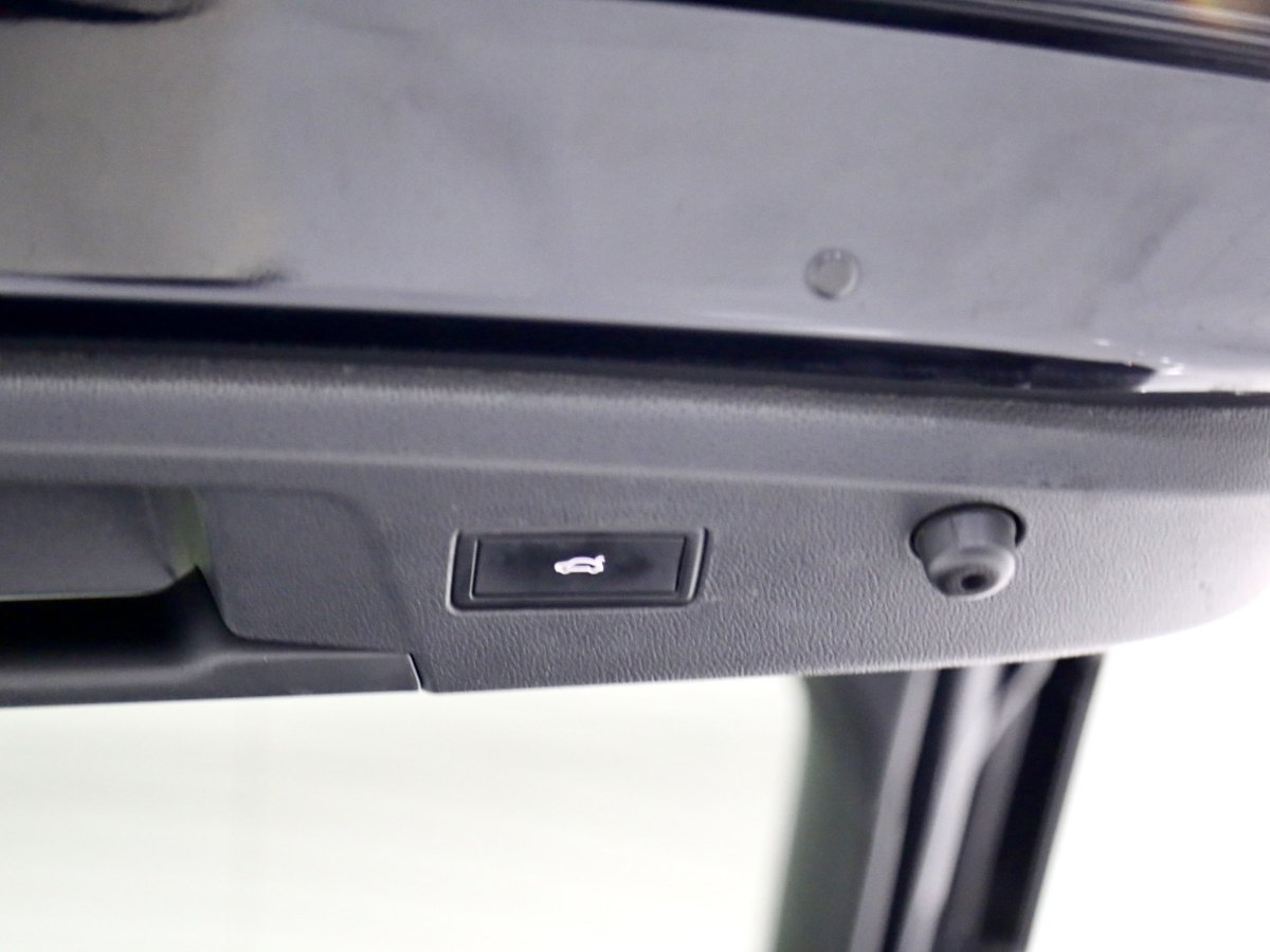 Volkswagen Tiguan X 2021 car image #12