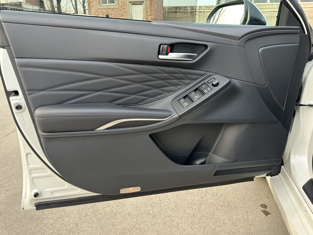 Toyota Avalon 2019 car image #12