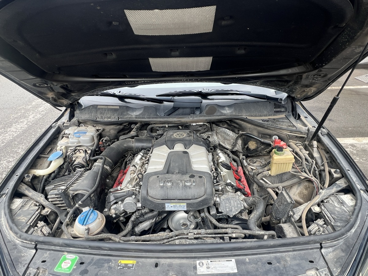 Volkswagen Touareg 2018 car image #12