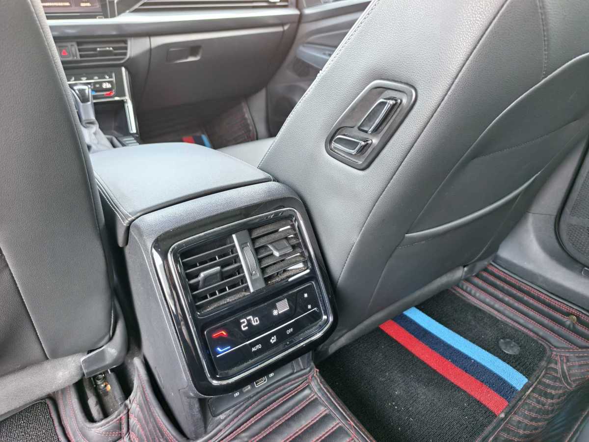 Volkswagen Passat 2023 car image #12