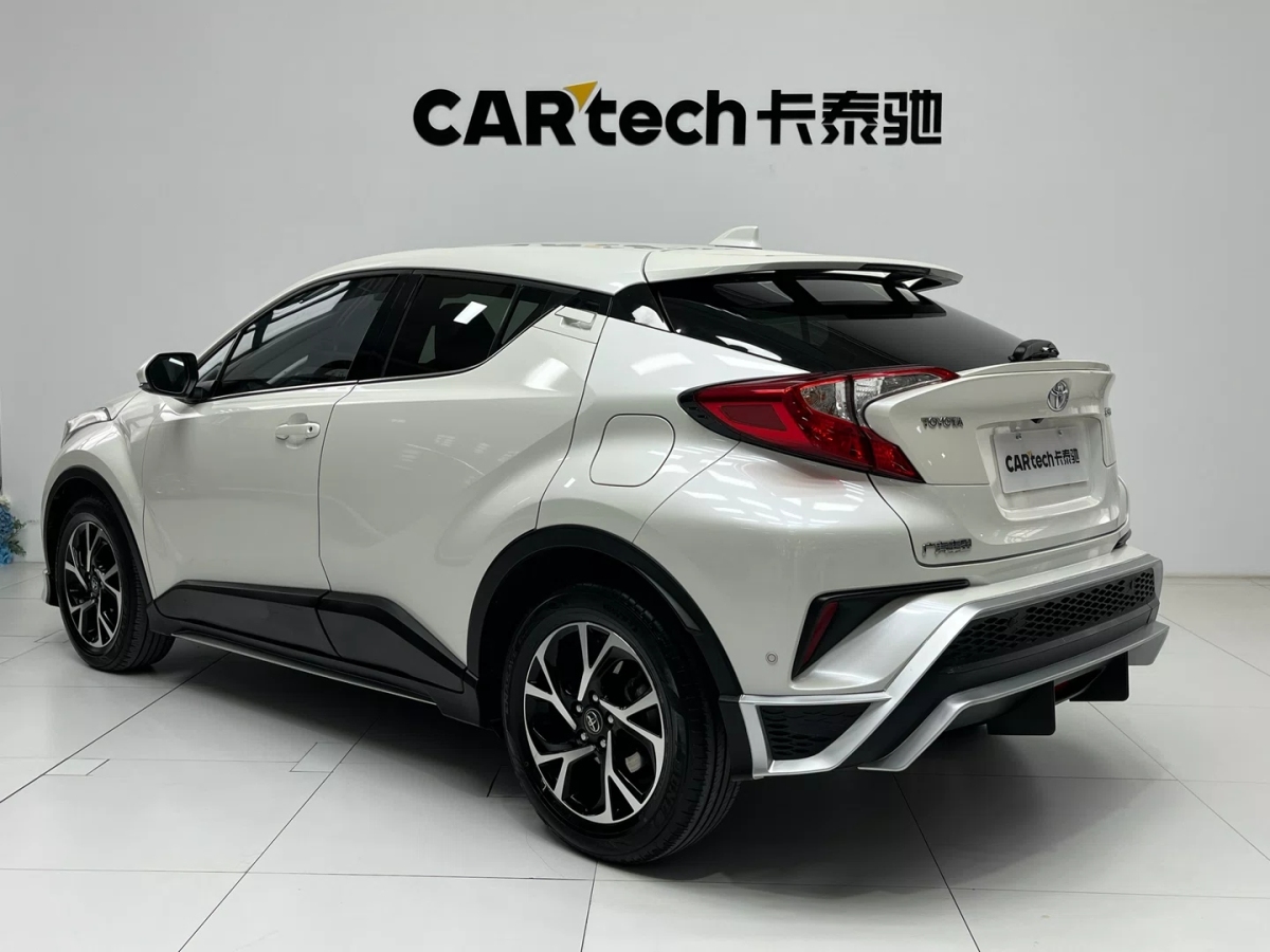 Toyota C-HR 2018 car image #12