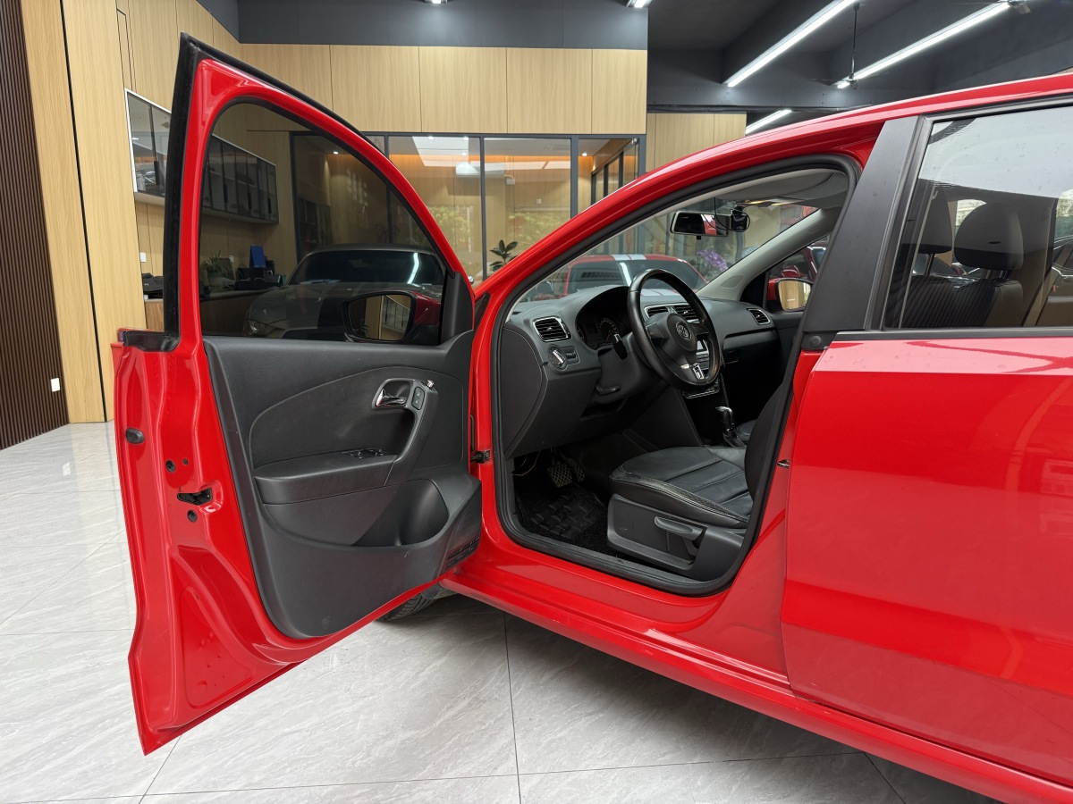 Volkswagen Polo 2011 #12 Volkswagen Polo 2011 car image #12