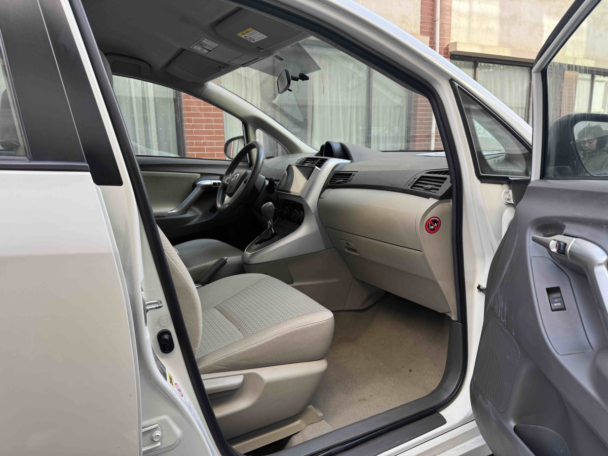 Toyota Verso 2014 car image #12