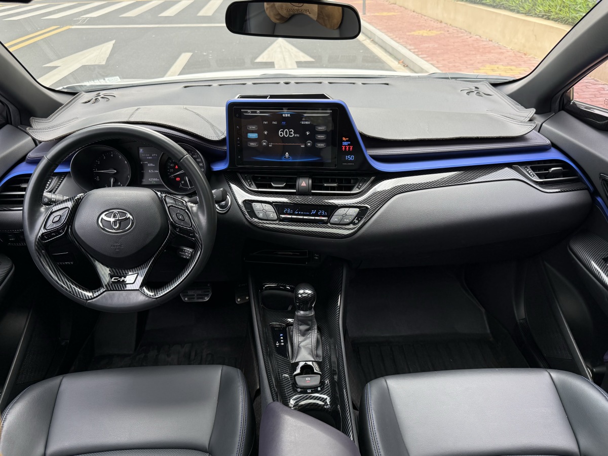 Toyota C-HR 2020 car image #12
