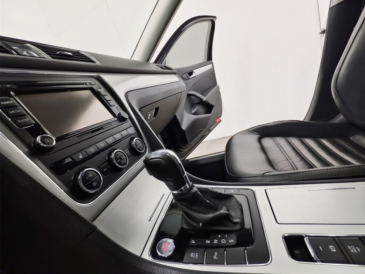 Volkswagen 2015 car image #12
