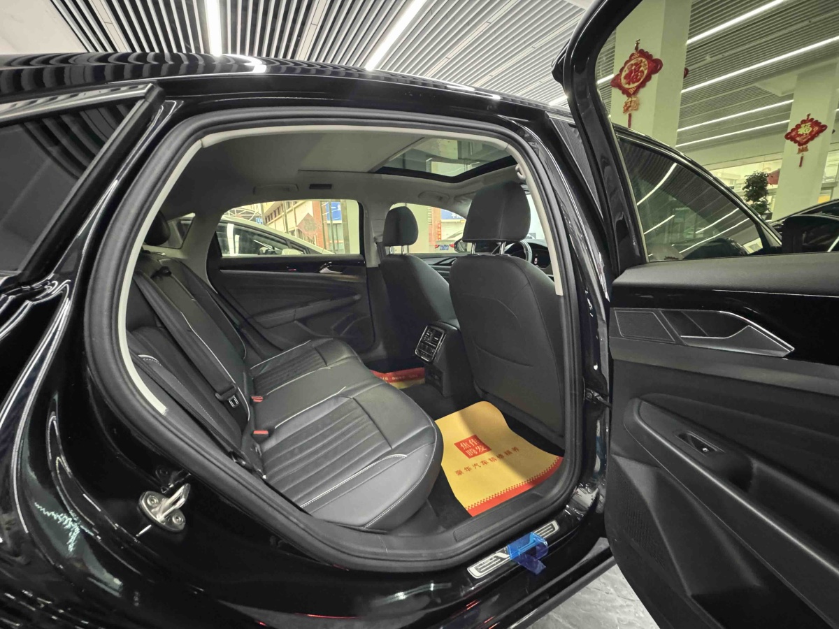 Volkswagen Passat 2023 صورة سيارة #12