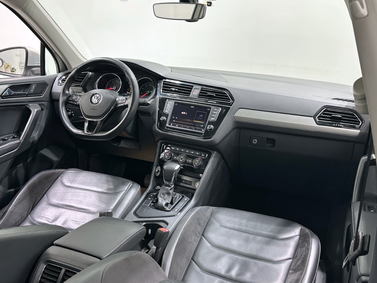 Volkswagen Tiguan L 2017 car image #12