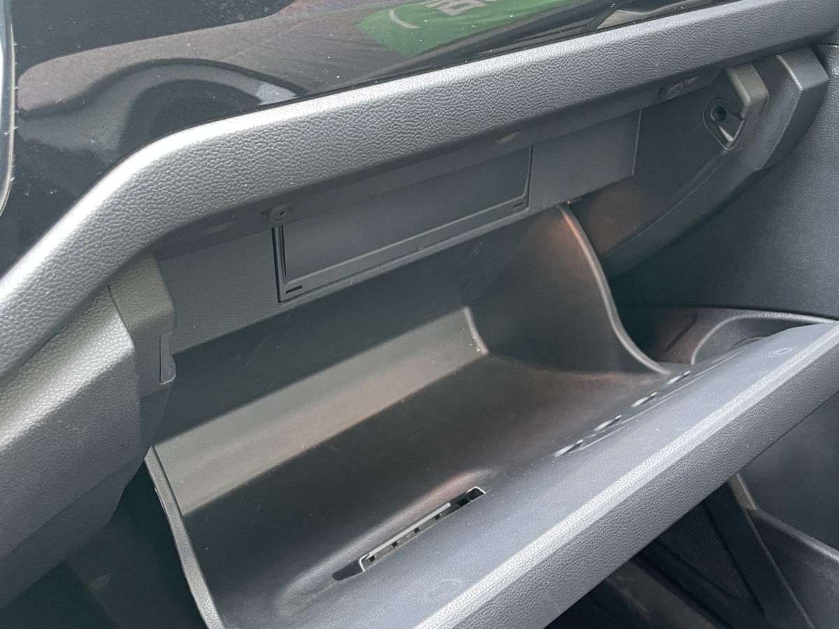 Volkswagen T-Roc 2022 car image #12