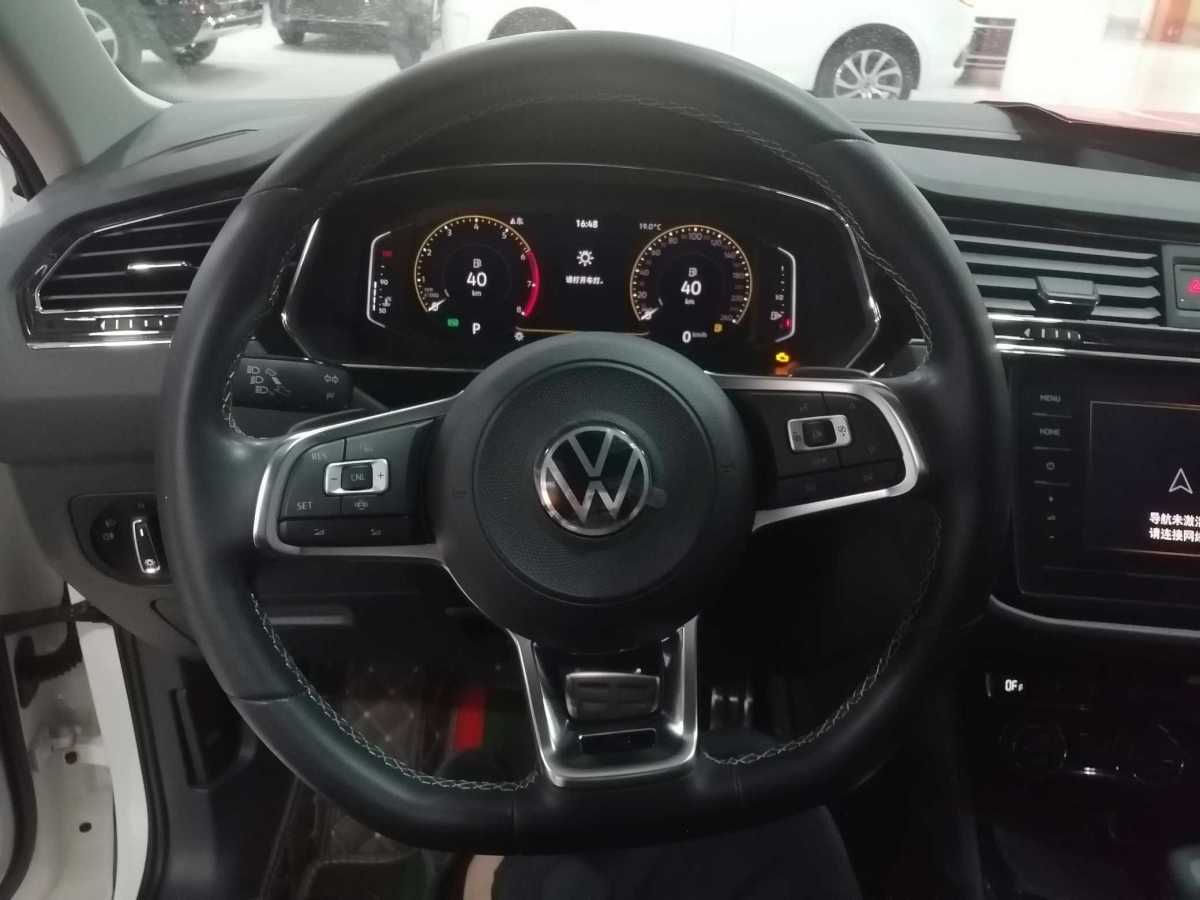 Volkswagen Tiguan L 2021 car image #12